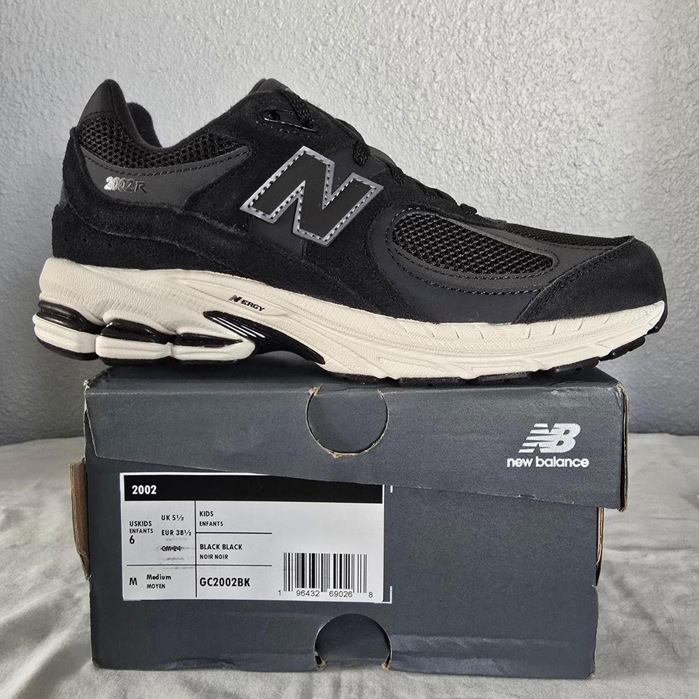 New Balance 2002R